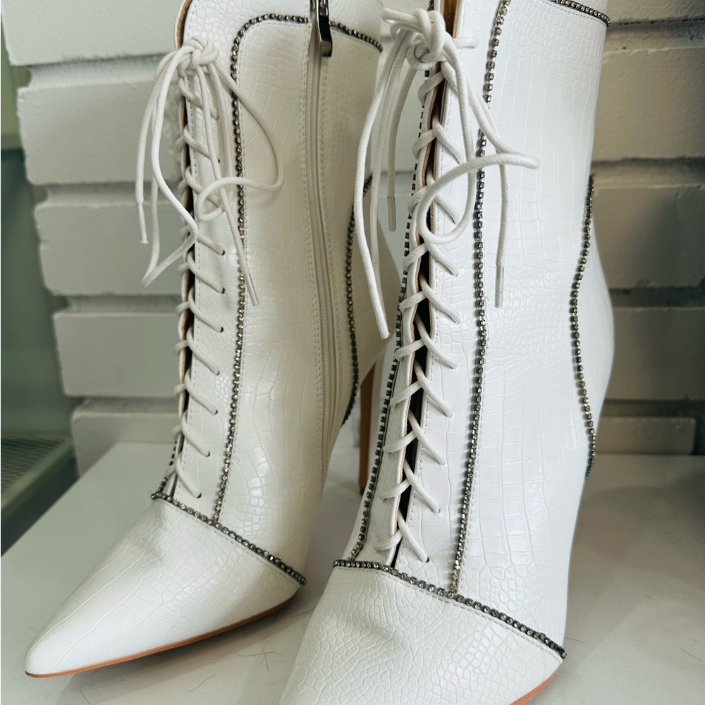 Elegant White Lace-Up Women's Boots